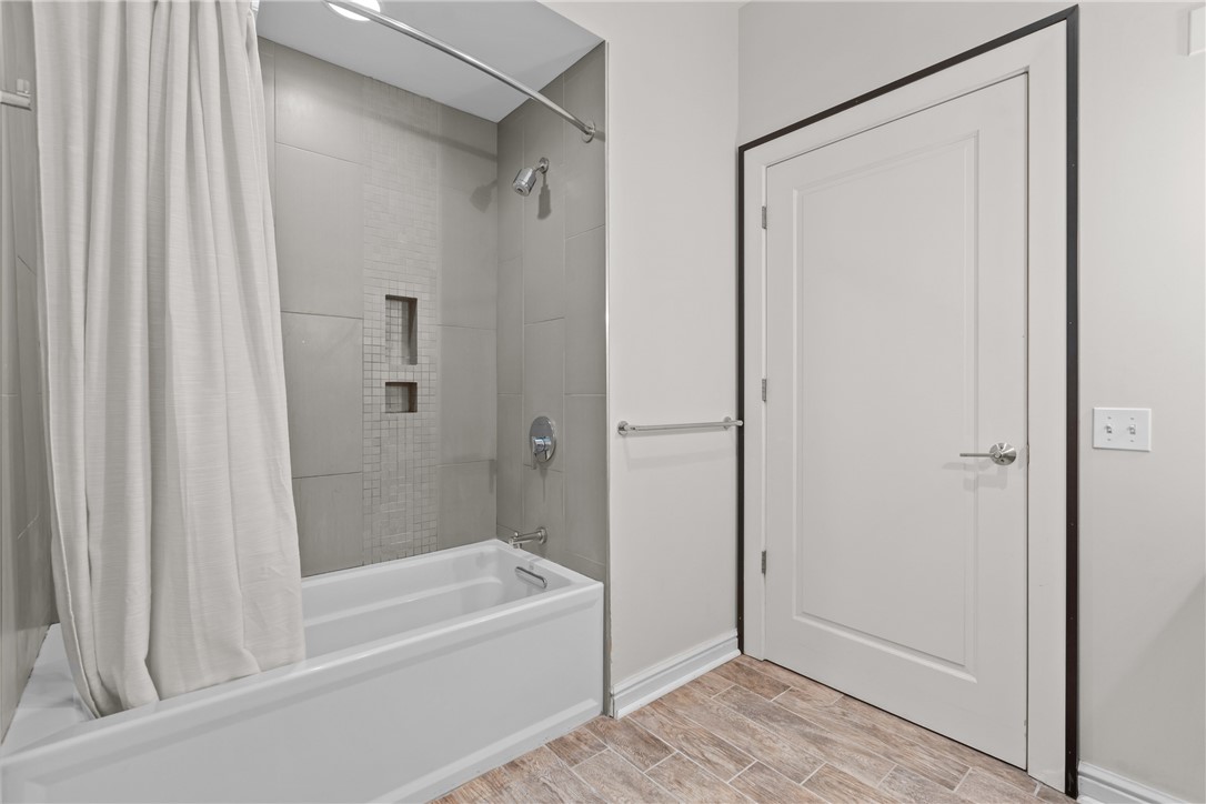 3644 Penn Ave 305