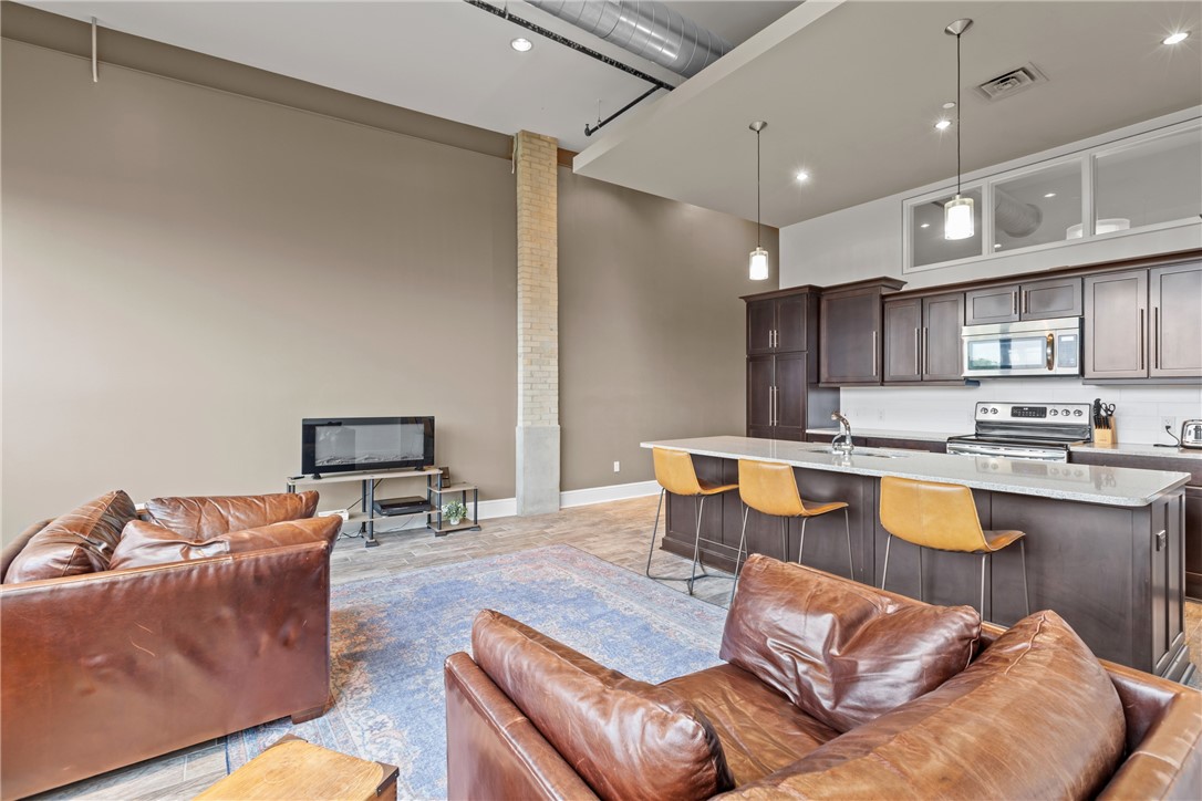 3644 Penn Ave 305