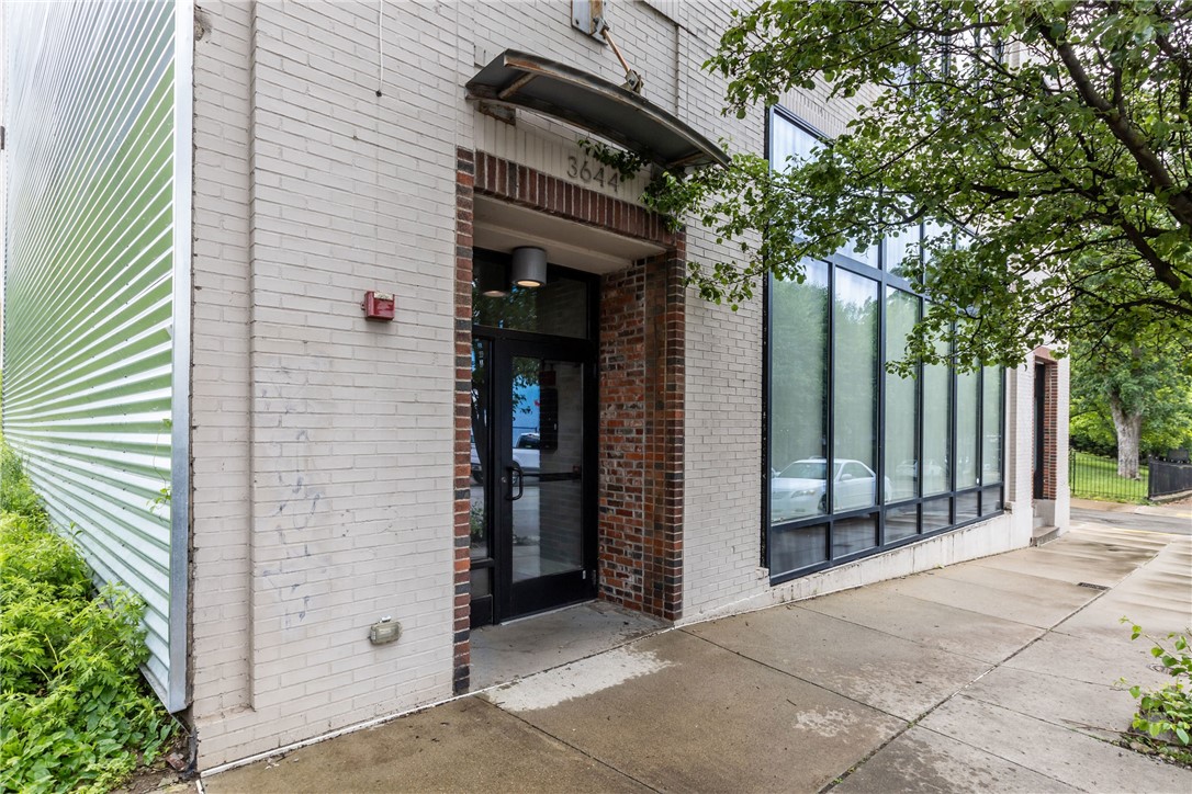 3644 Penn Ave 305