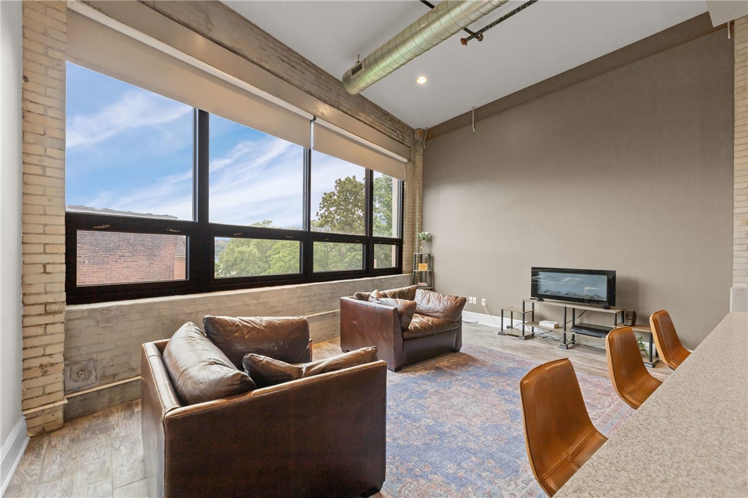 3644 Penn Ave 305
