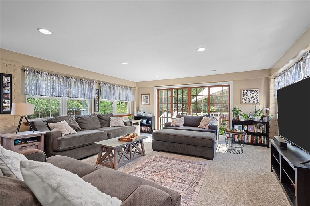 3039 Amy Dr