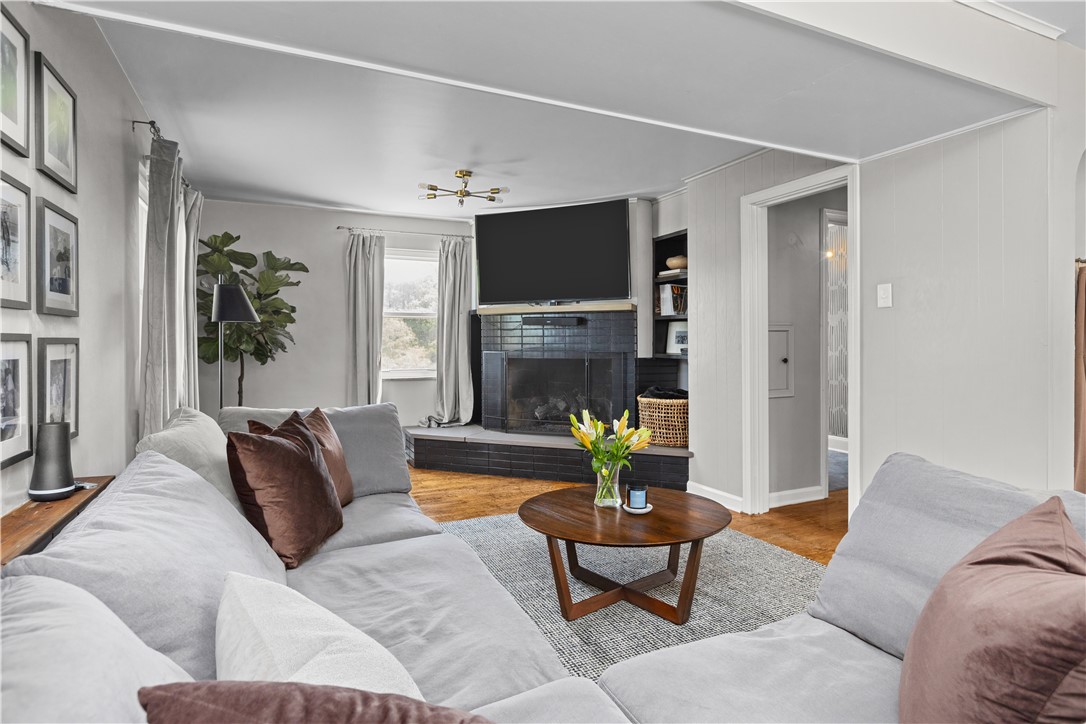 212 Fairview Rd