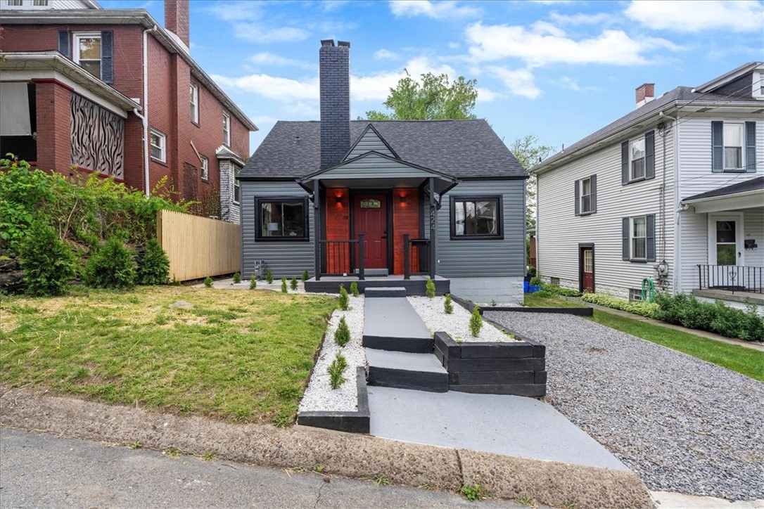 424 Moore Ave