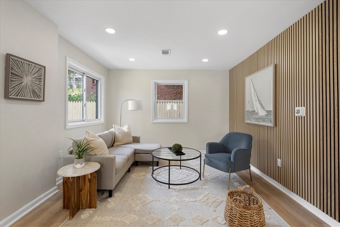 424 Moore Ave