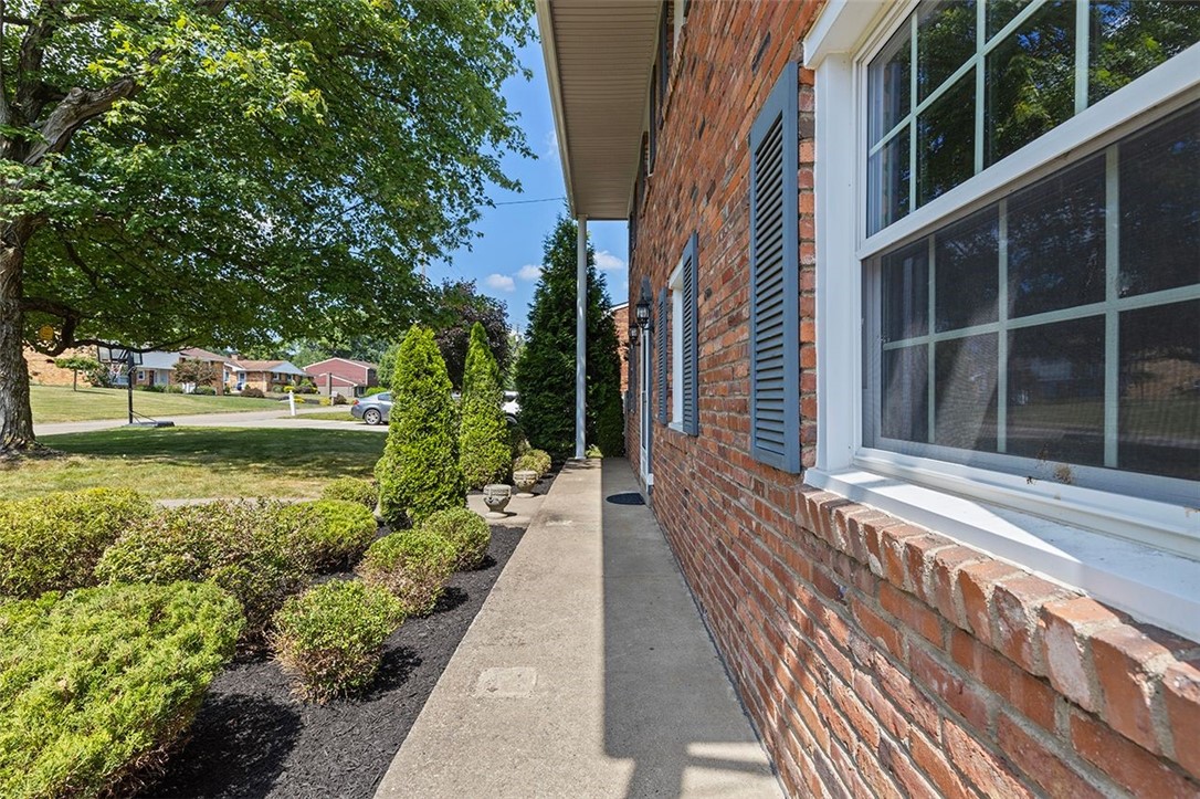 217 Lytton Rd