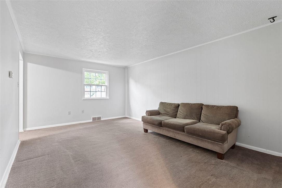 217 Lytton Rd
