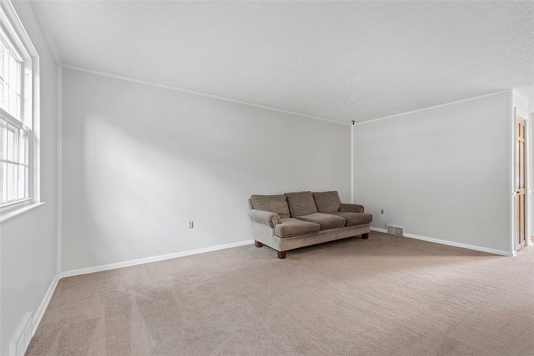 217 Lytton Rd
