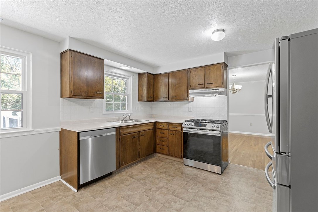217 Lytton Rd