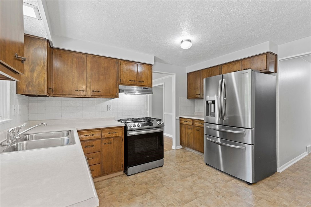 217 Lytton Rd