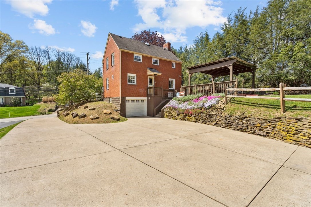 424 Thompson Run Rd