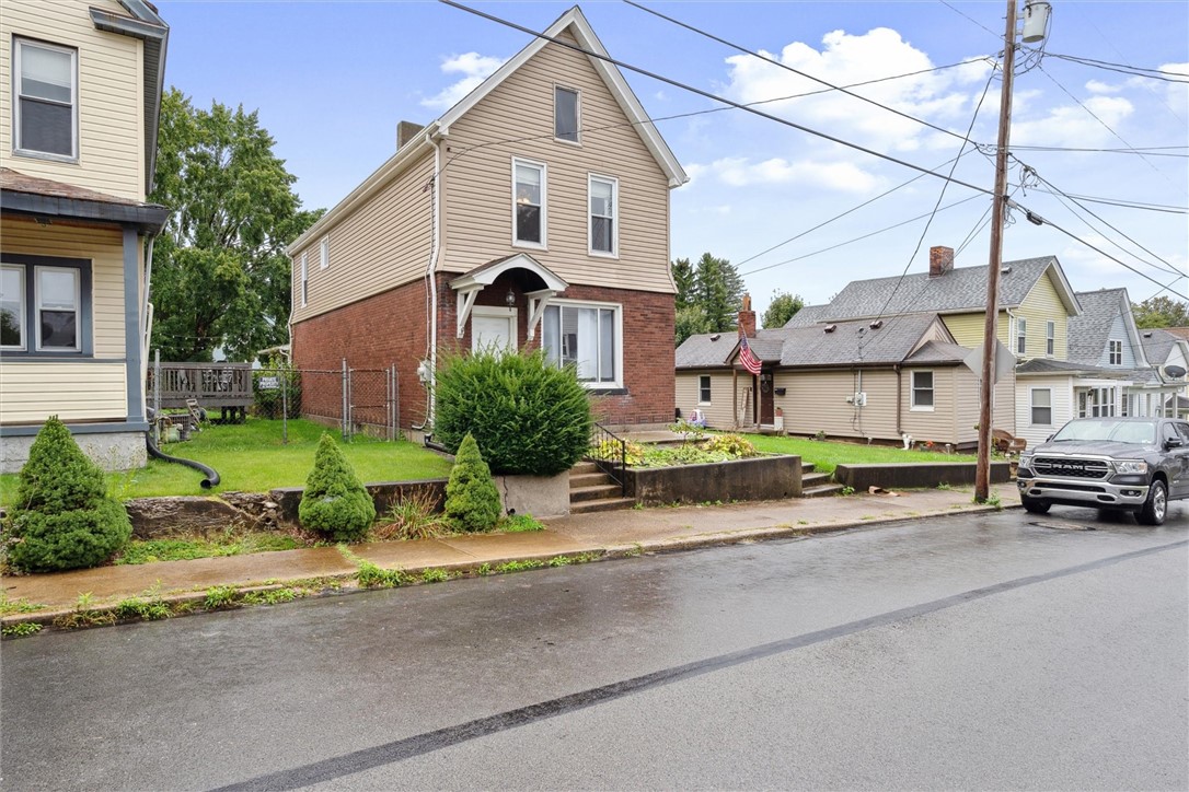 422 Guy St