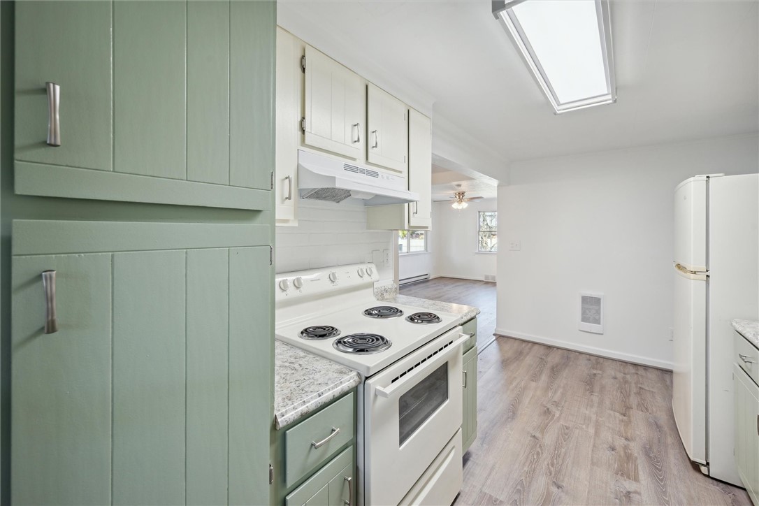 1215 Vine St