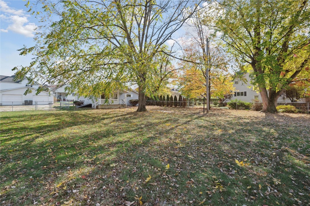 1215 Vine St
