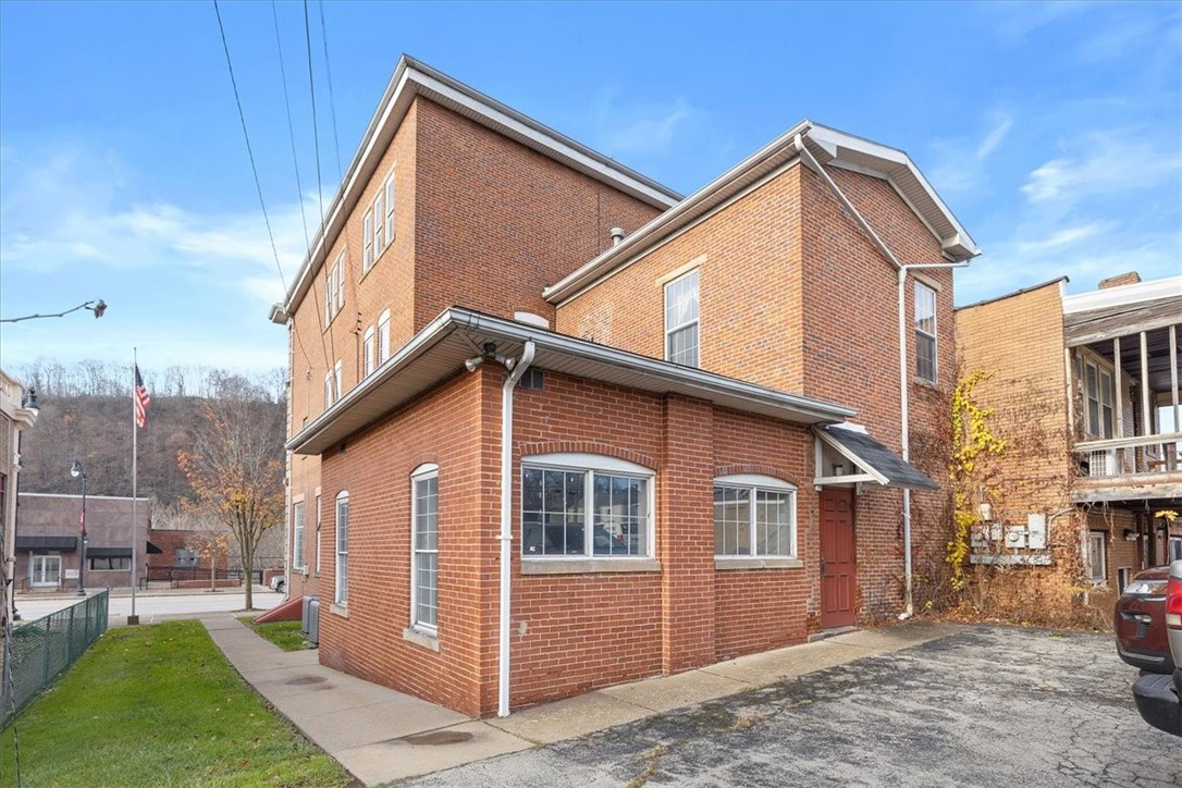 1017 3rd Ave