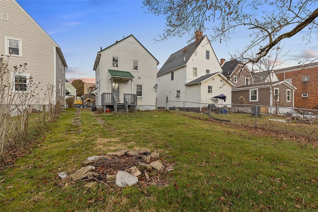 1809 Main St