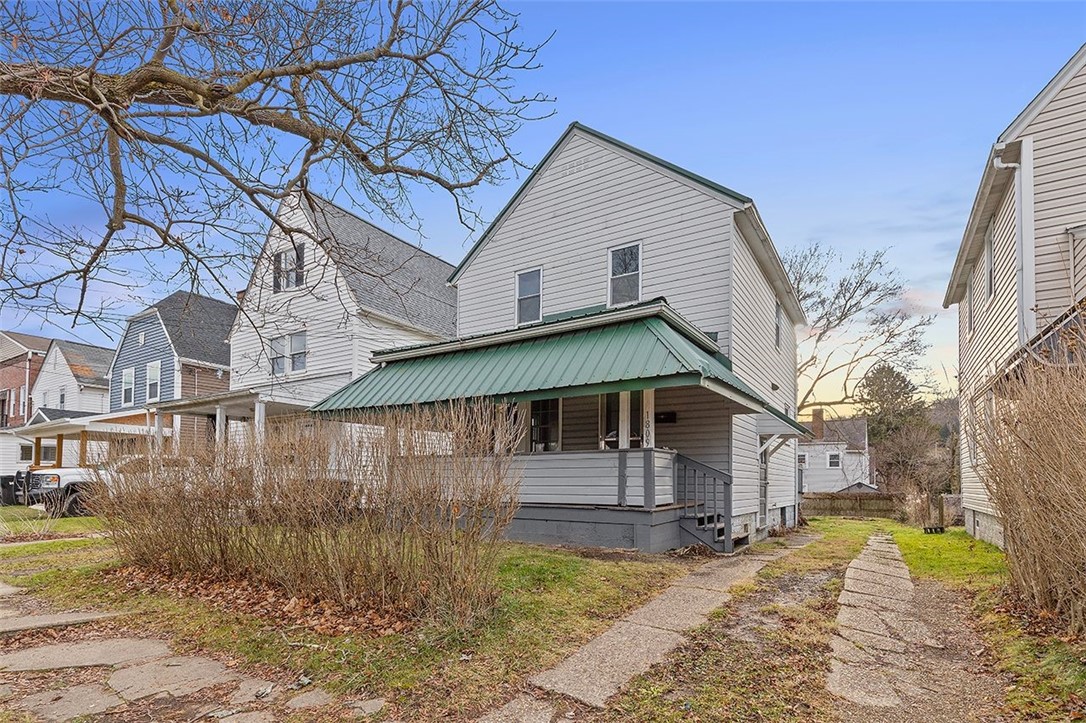 1809 Main St