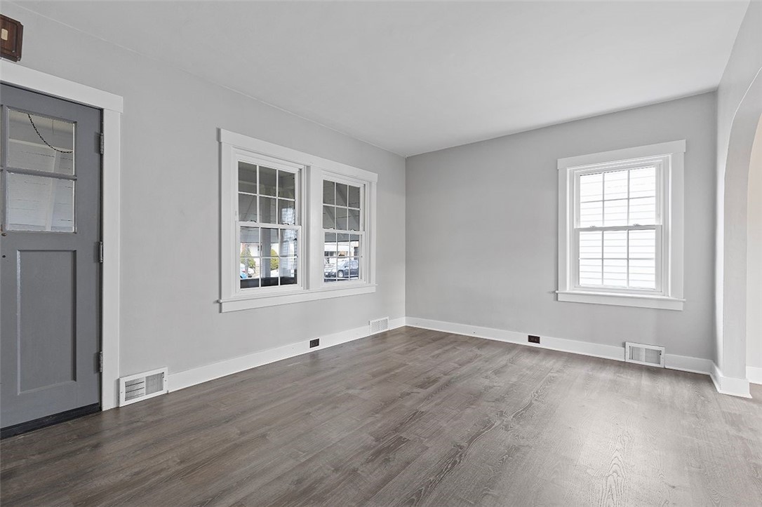 1809 Main St