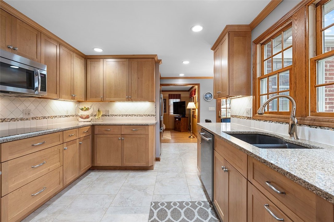 123 N Jamestown Rd