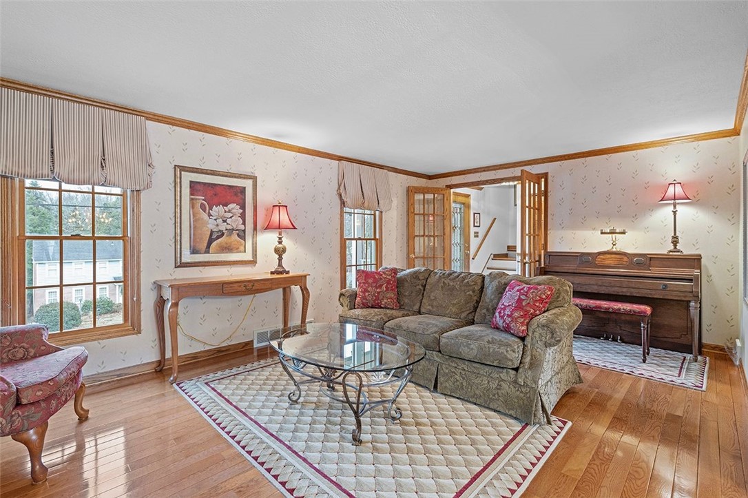 123 N Jamestown Rd