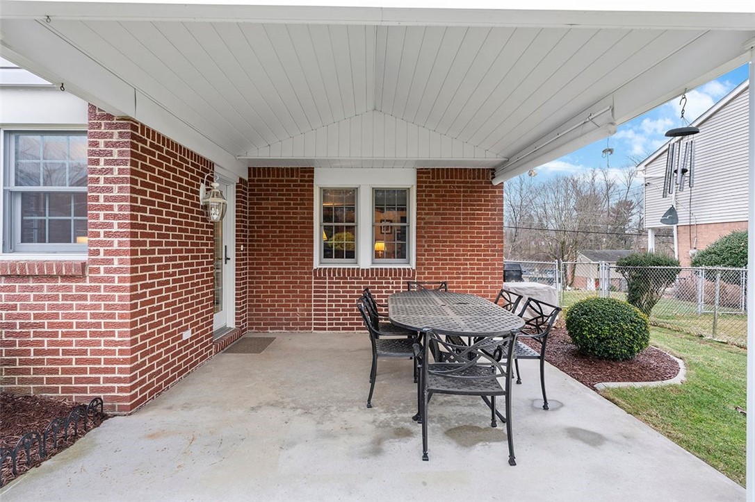123 N Jamestown Rd
