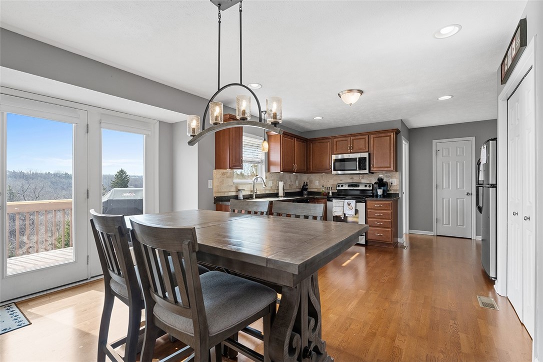 102 Oakwood Ln