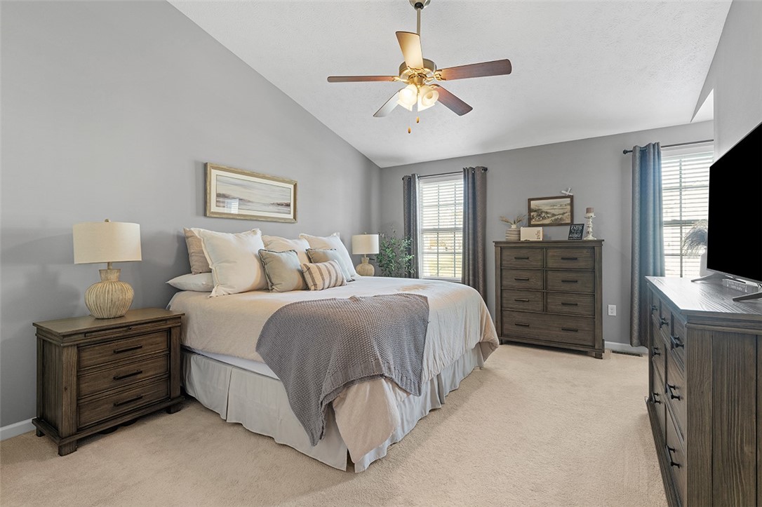 102 Oakwood Ln