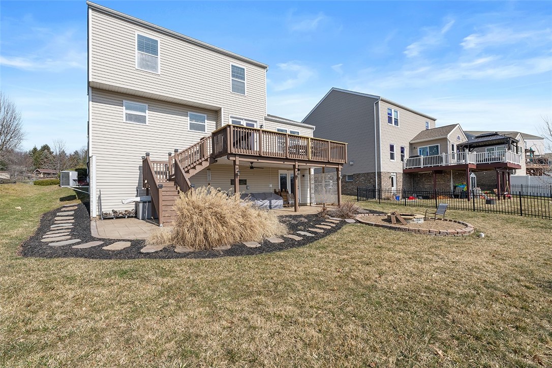102 Oakwood Ln