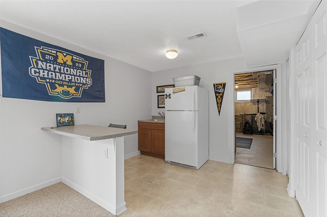 102 Oakwood Ln