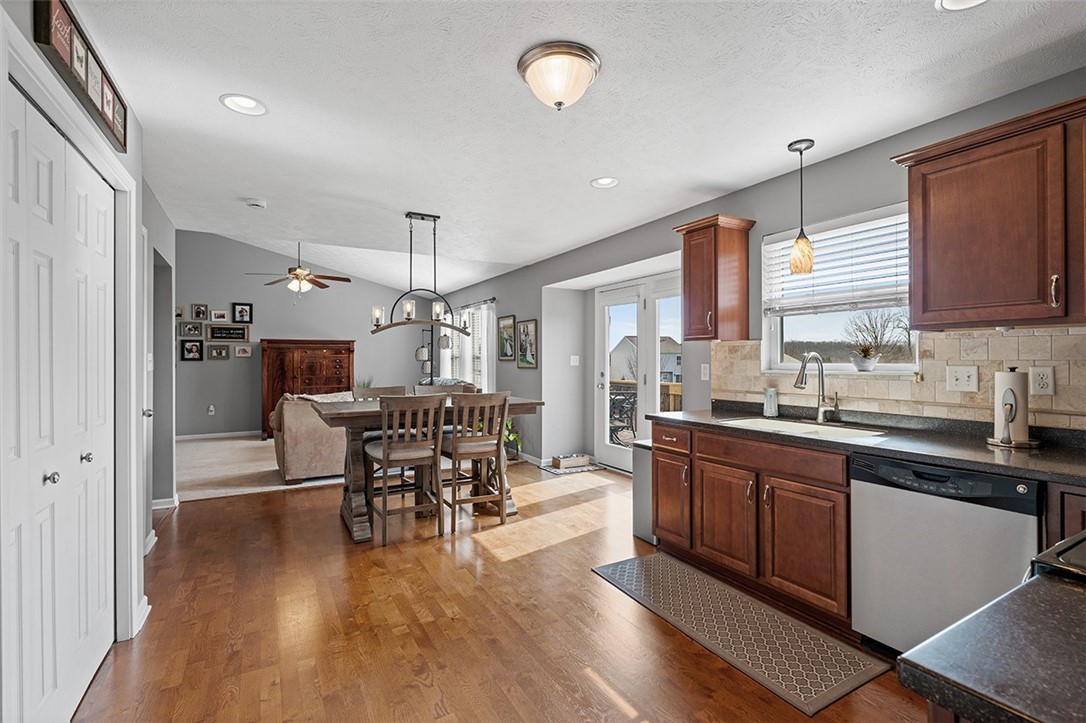 102 Oakwood Ln