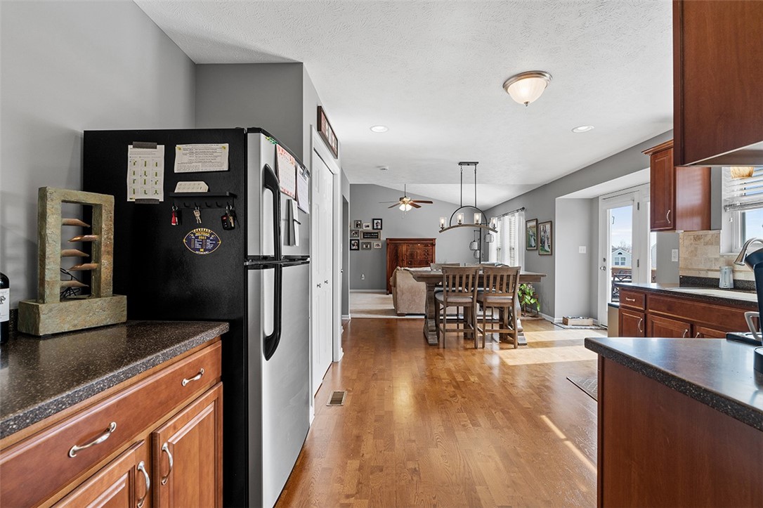 102 Oakwood Ln