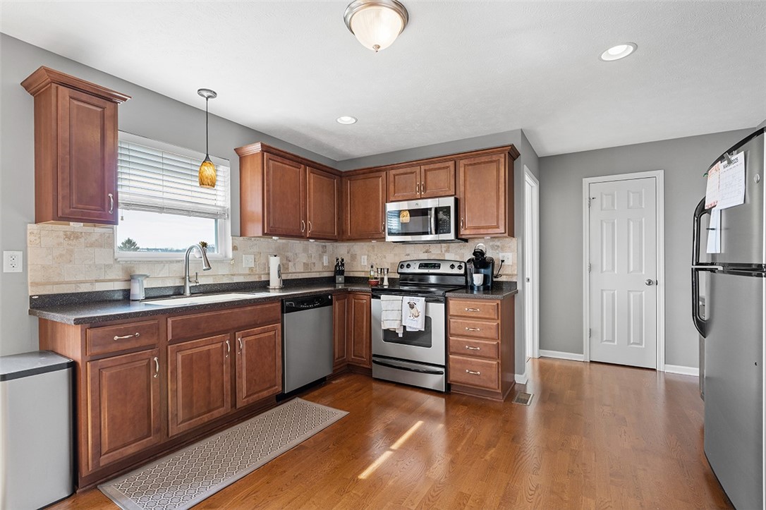 102 Oakwood Ln