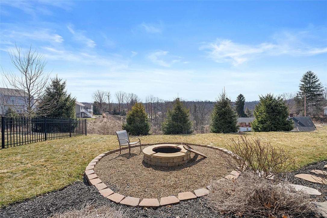 102 Oakwood Ln