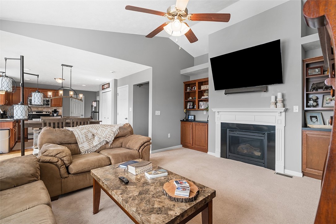 102 Oakwood Ln