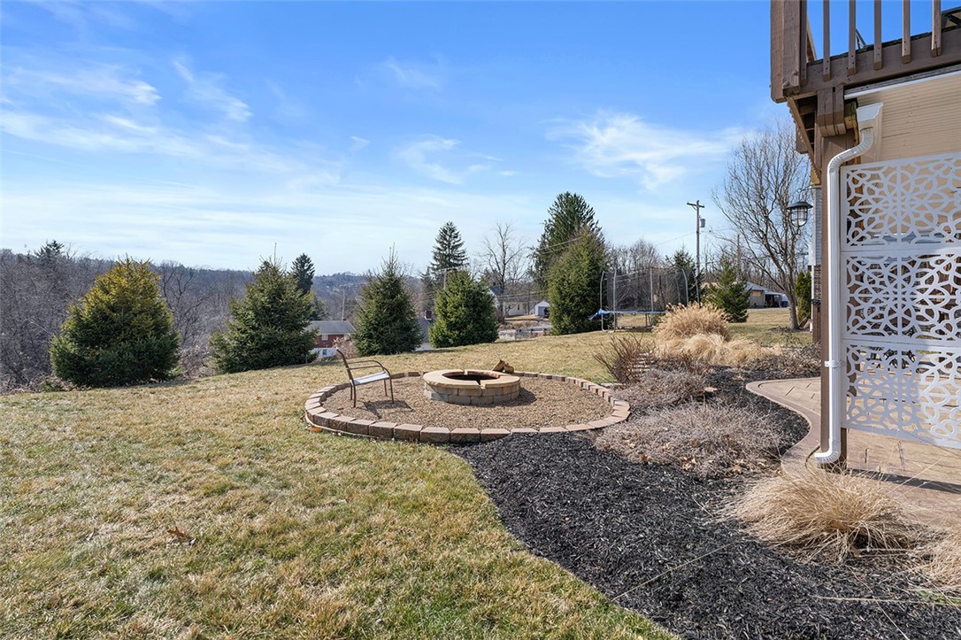 102 Oakwood Ln