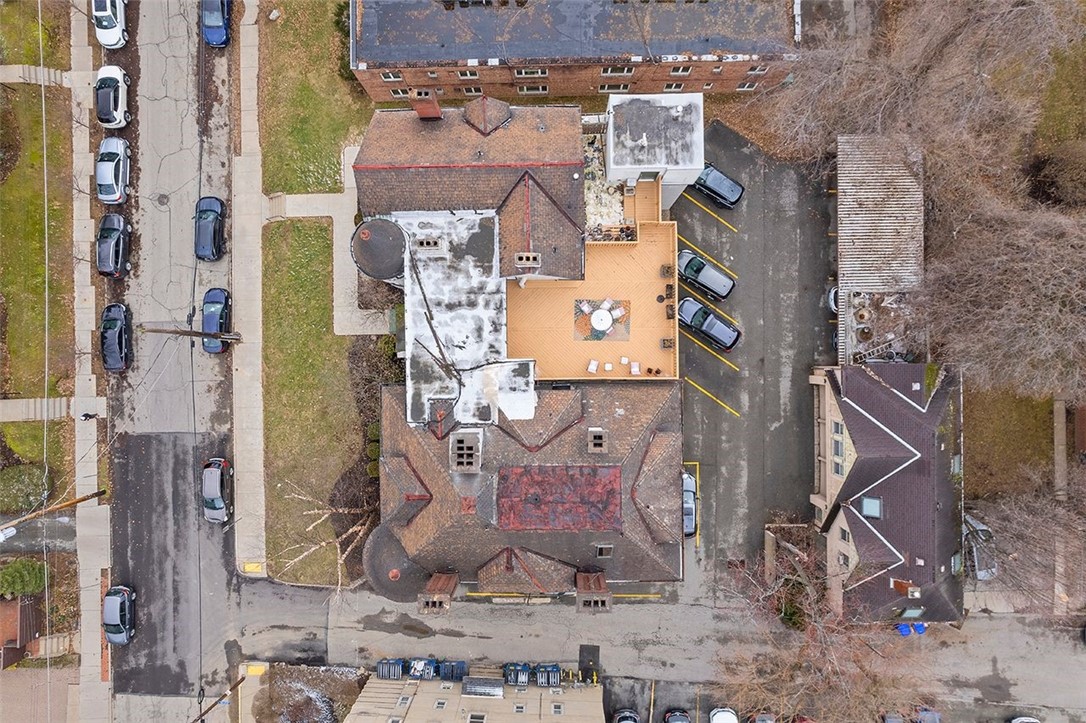 5927 Howe St 204