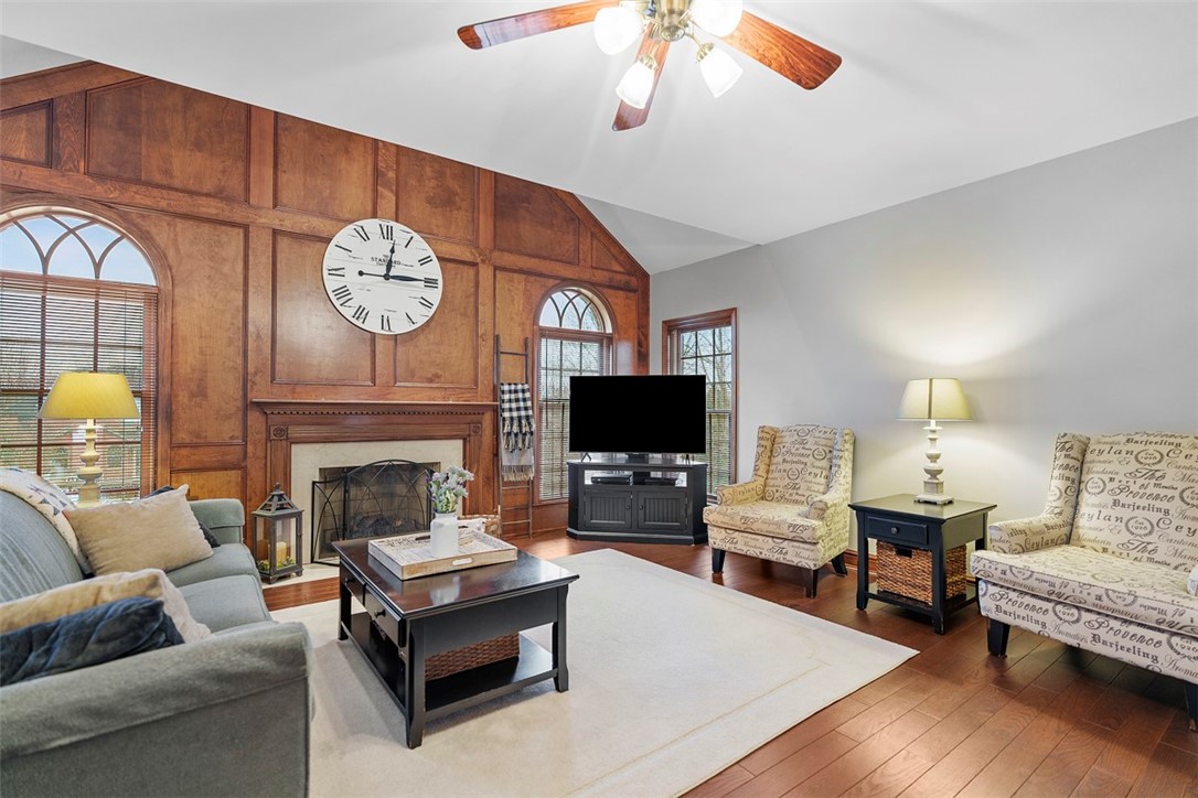 2305 Meadow Vue Dr