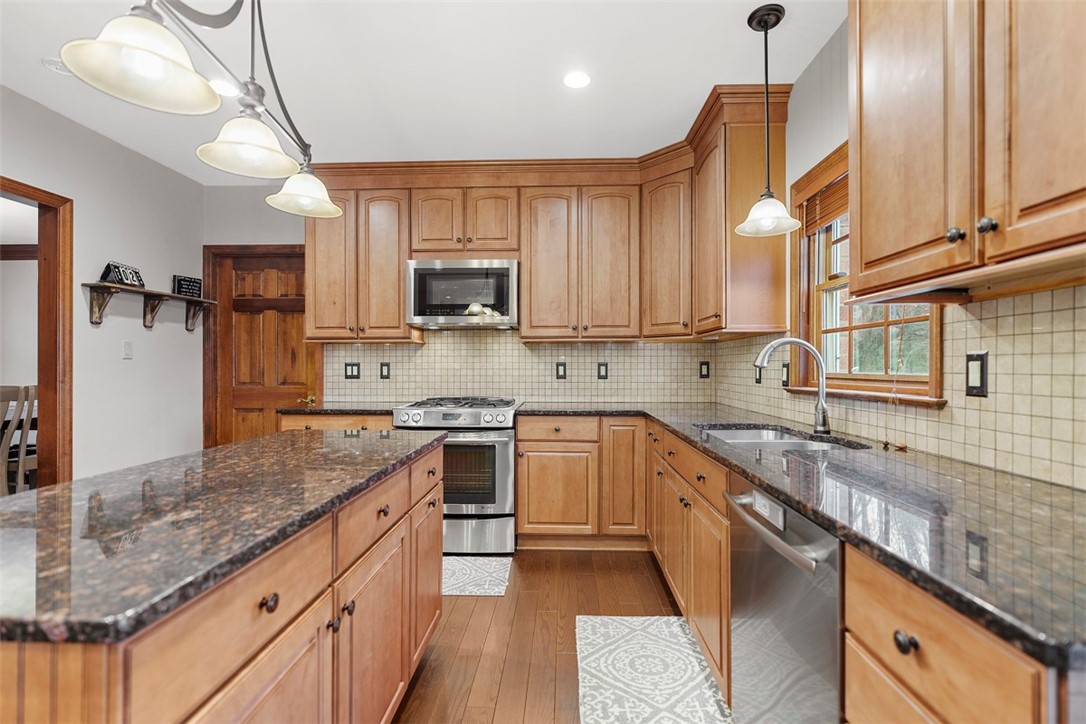 2305 Meadow Vue Dr