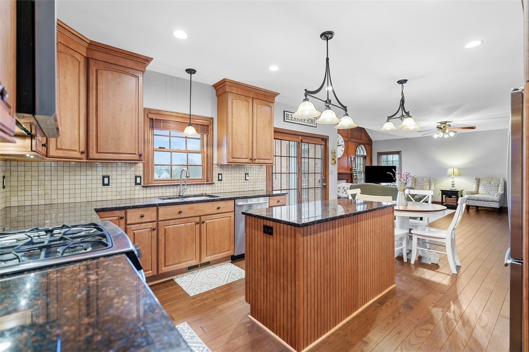 2305 Meadow Vue Dr