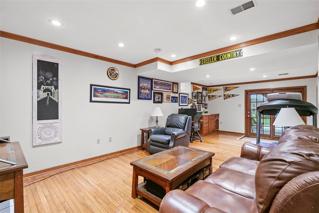 2305 Meadow Vue Dr