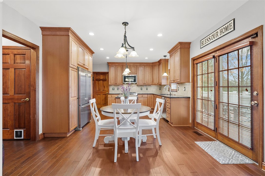 2305 Meadow Vue Dr