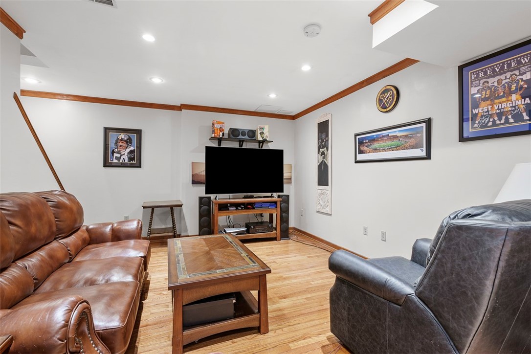 2305 Meadow Vue Dr