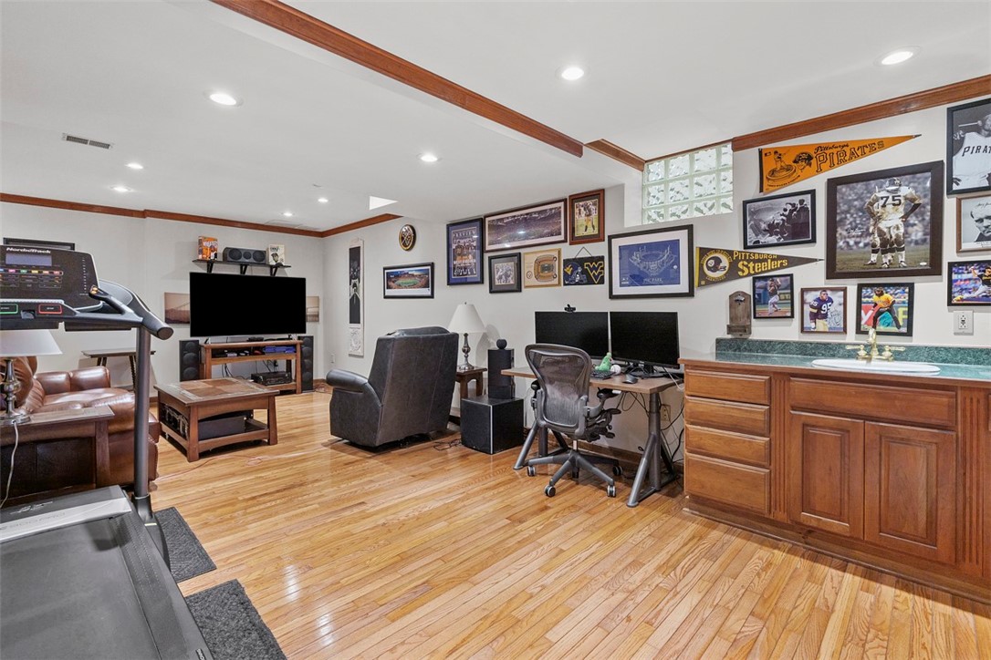 2305 Meadow Vue Dr