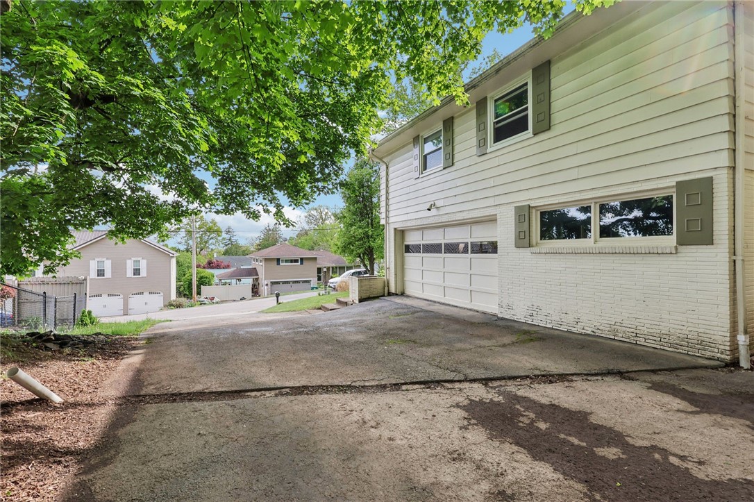 643 Croyland Ave