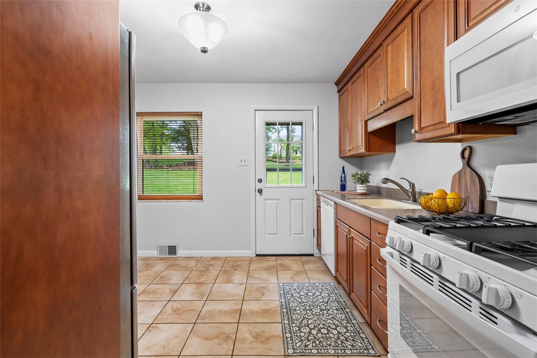 109 Meadowvue Dr