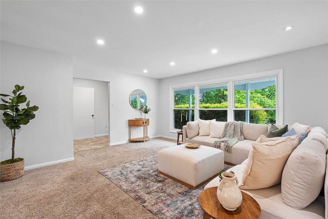 109 Meadowvue Dr