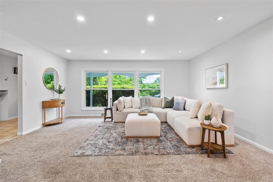 109 Meadowvue Dr