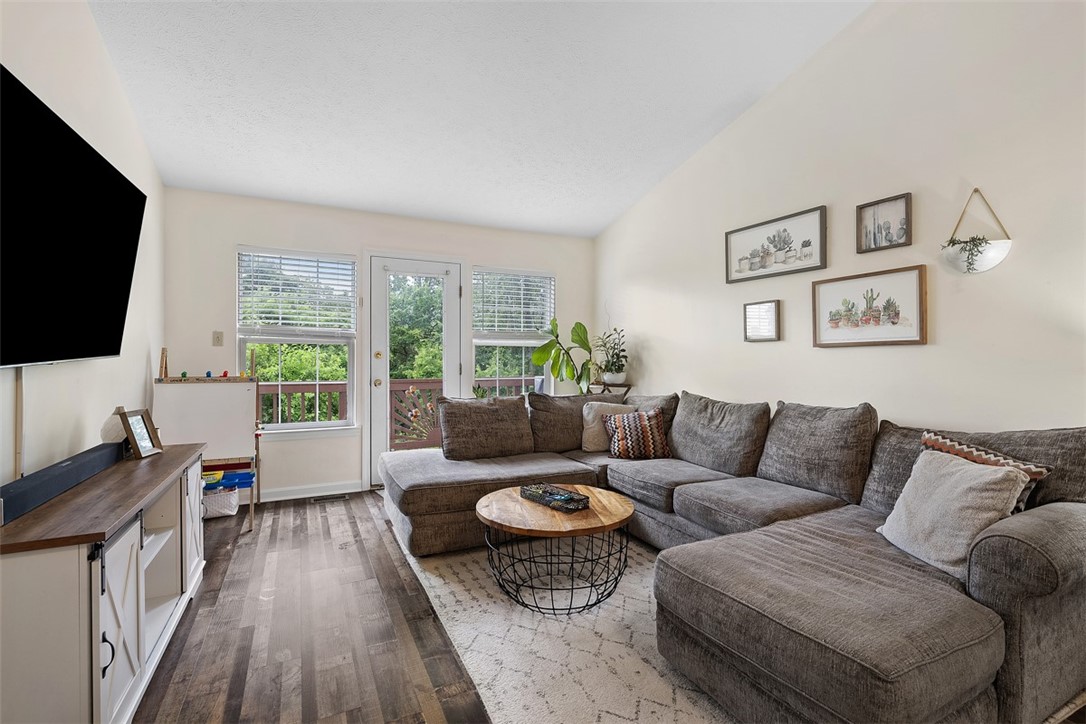 196 Oakbrook Cir