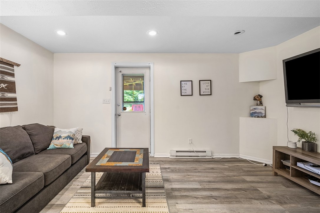 196 Oakbrook Cir