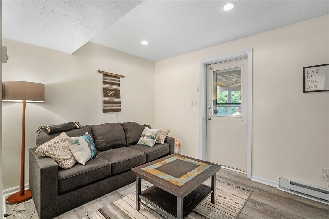 196 Oakbrook Cir