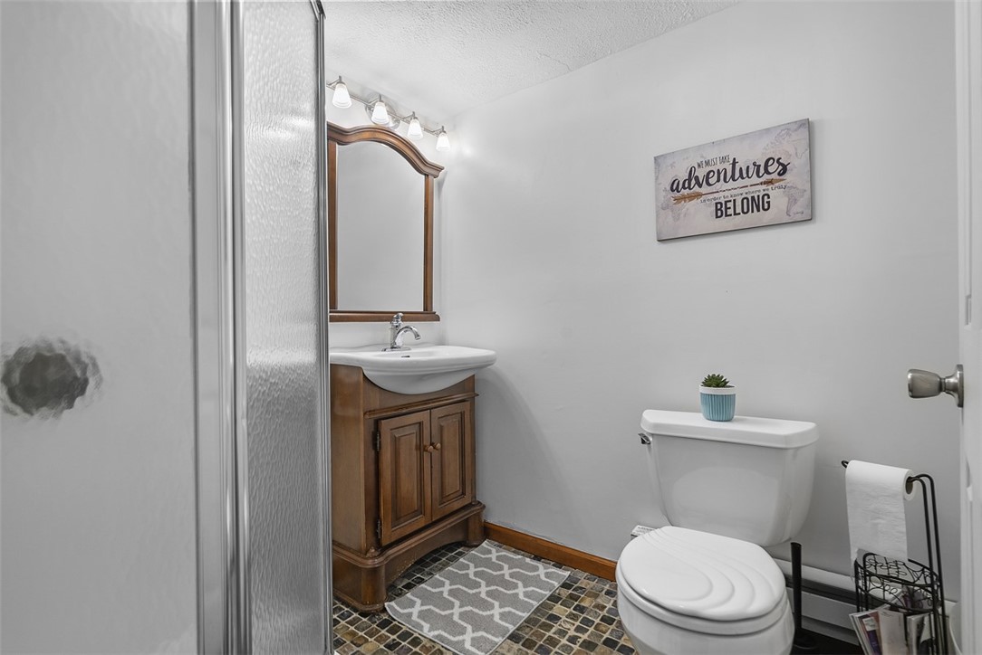 196 Oakbrook Cir
